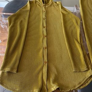 Brand new very beautiful set long sleeves